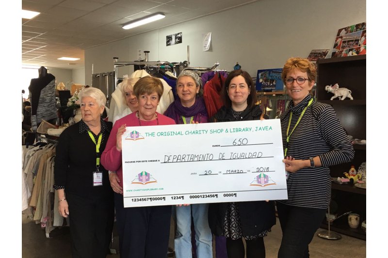 The Original Charity Shop dona 650 euros para apoyo a las mujeres maltratadas de Xàbia The Original Charity Shop dona 650 euros para apoyo a las mujeres maltratadas de Xàbia