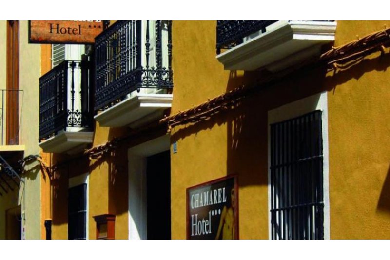 Desalojan un hotel en el centro de Dénia a causa de un incendio Desalojan un hotel en el centro de Dénia a causa de un incendio