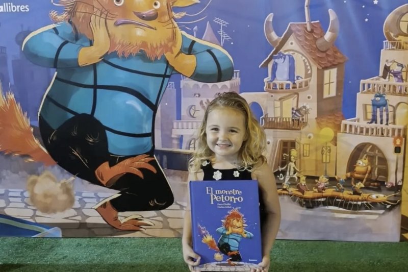 El creatiu Paco Cholbi estrena El Monstre Petorro en el festival Sorollius de Xàbia El creatiu Paco Cholbi estrena El Monstre Petorro en el festival Sorollius de Xàbia