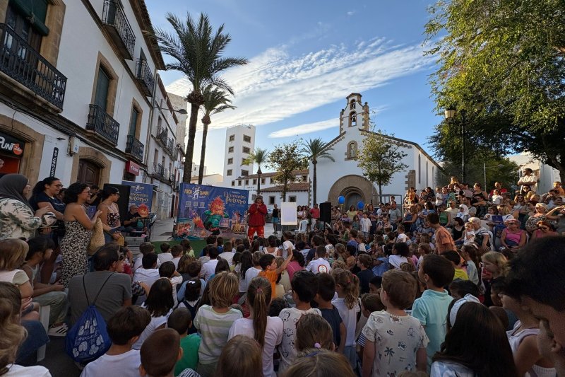 El creatiu Paco Cholbi estrena El Monstre Petorro en el festival Sorollius de Xàbia El creatiu Paco Cholbi estrena El Monstre Petorro en el festival Sorollius de Xàbia