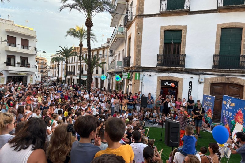 El creatiu Paco Cholbi estrena El Monstre Petorro en el festival Sorollius de Xàbia El creatiu Paco Cholbi estrena El Monstre Petorro en el festival Sorollius de Xàbia