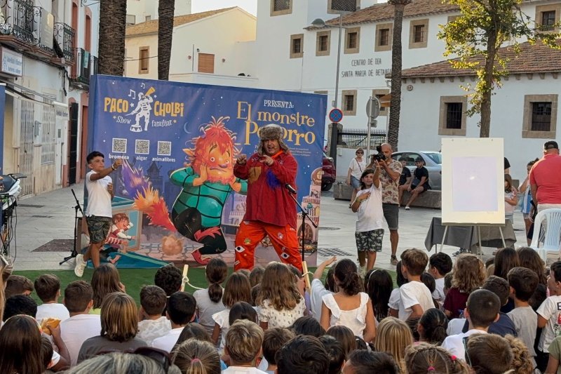El creatiu Paco Cholbi estrena El Monstre Petorro en el festival Sorollius de Xàbia El creatiu Paco Cholbi estrena El Monstre Petorro en el festival Sorollius de Xàbia