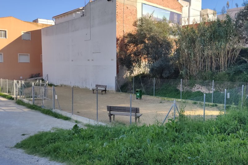 Benitatxell habilitará 85 plazas en el aparcamiento de Capelletes y creará un nuevo parque canino  Benitatxell habilitará 85 plazas en el aparcamiento de Capelletes y creará un nuevo parque canino