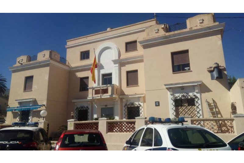 La Policía Nacional encuentra a un ladrón escondido en un armario de una casa de Dénia La Policía Nacional encuentra a un ladrón escondido en un armario de una casa de Dénia