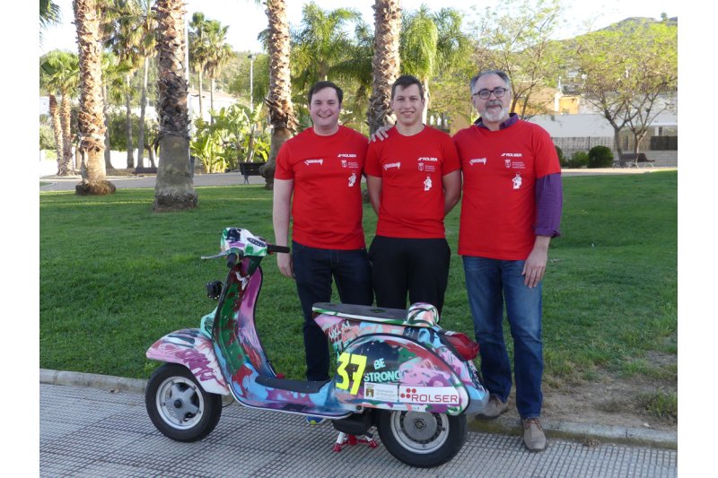 Un equip de Pedreguer afronta el seu segon repte de les de 24 hores de resistència en Vespa Un equip de Pedreguer afronta el seu segon repte de les de 24 hores de resistència en Vespa