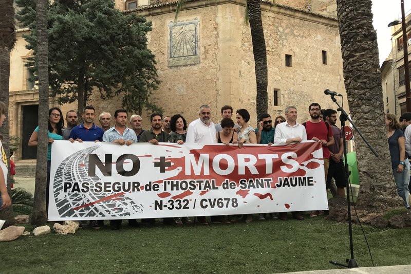 Més de cinc-centes persones clamen per l’eradicació del punt negre de l’Hostal de Sant Jaume a Pego Més de cinc-centes persones clamen per l’eradicació del punt negre de l’Hostal de Sant Jaume a Pego