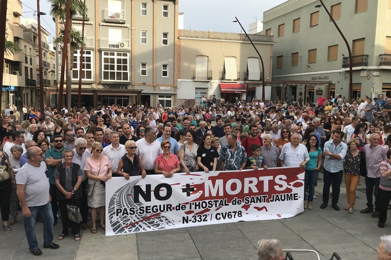 Més de cinc-centes persones clamen per l’eradicació del punt negre de l’Hostal de Sant Jaume a Pego Més de cinc-centes persones clamen per l’eradicació del punt negre de l’Hostal de Sant Jaume a Pego