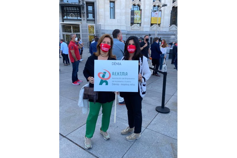 La hostelería se concentra en Madrid para reclamar apoyo institucional y que se les deje de culpabilizar La hostelería se concentra en Madrid para reclamar apoyo institucional y que se les deje de culpabilizar