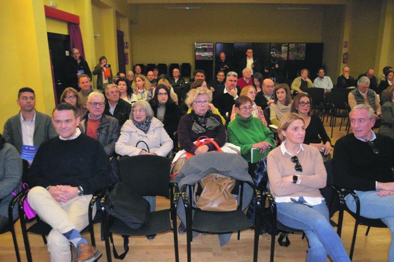 Mazón promete una ley de ordenación del litoral para evitar que viviendas de primera línea pasen a dominio público  Mazón promete una ley de ordenación del litoral para evitar que viviendas de primera línea pasen a dominio público