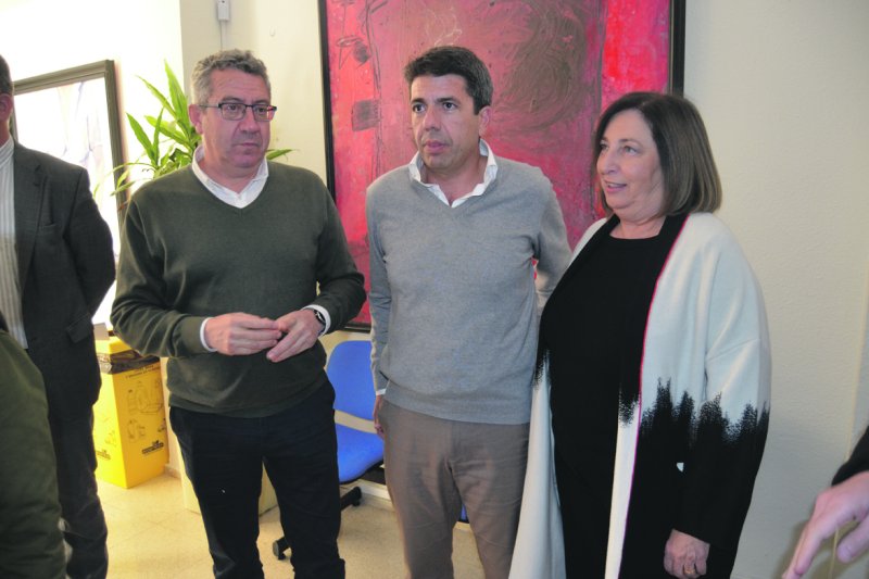 Mazón promete una ley de ordenación del litoral para evitar que viviendas de primera línea pasen a dominio público  Mazón promete una ley de ordenación del litoral para evitar que viviendas de primera línea pasen a dominio público