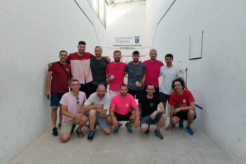 Les festes de Sant Jaume d’Ondara s’ambienten esportivament amb el tornejos de pilota valenciana al trinquet Les festes de Sant Jaume d’Ondara s’ambienten esportivament amb el tornejos de pilota valenciana al trinquet