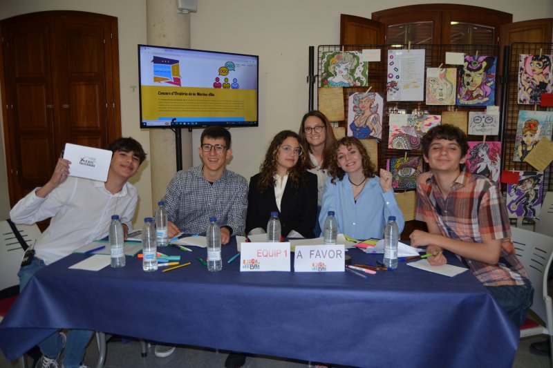 Los jóvenes aprenden oratoria Los jóvenes aprenden oratoria