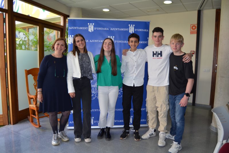 Los jóvenes aprenden oratoria Los jóvenes aprenden oratoria