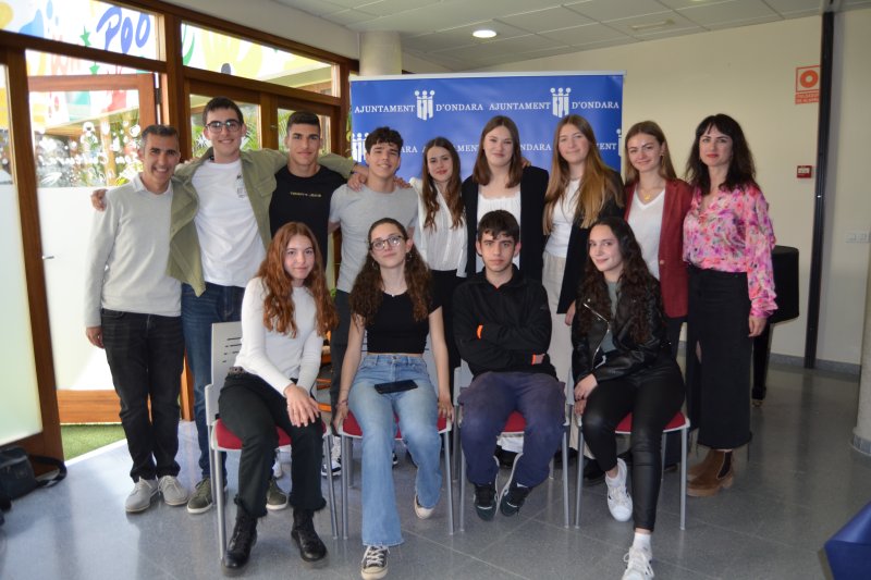 Los jóvenes aprenden oratoria Los jóvenes aprenden oratoria