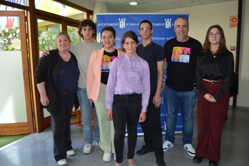 Los jóvenes aprenden oratoria Los jóvenes aprenden oratoria