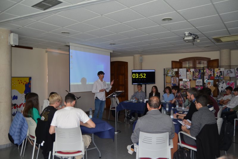 Los jóvenes aprenden oratoria Los jóvenes aprenden oratoria