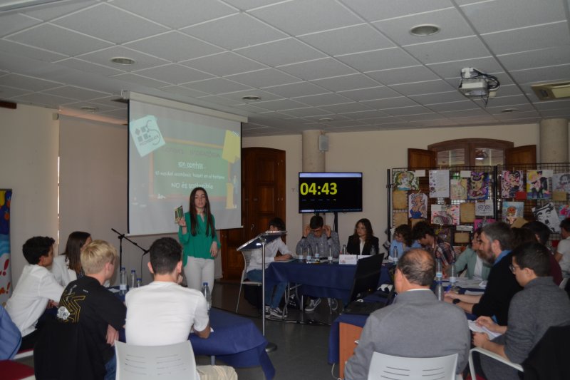 Los jóvenes aprenden oratoria Los jóvenes aprenden oratoria