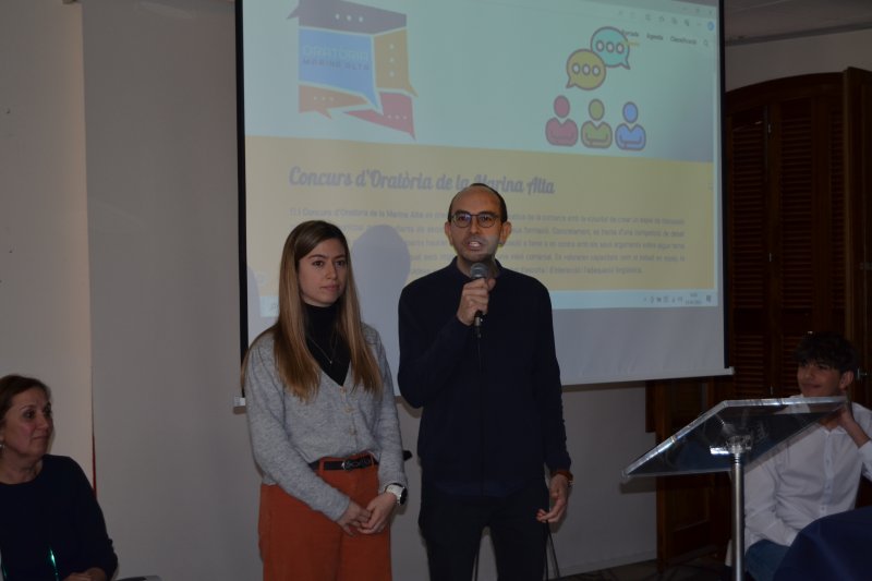 Los jóvenes aprenden oratoria Los jóvenes aprenden oratoria