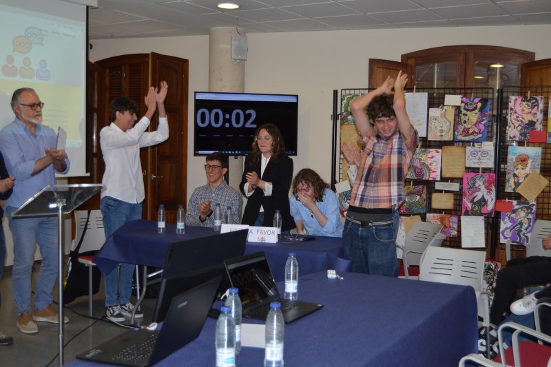 Los jóvenes aprenden oratoria Los jóvenes aprenden oratoria