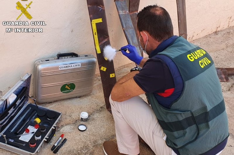 La Guardia Civil detiene a los presuntos autores del robo de tuberías de cobre en viviendas del interior de la Marina Alta La Guardia Civil detiene a los presuntos autores del robo de tuberías de cobre en viviendas del interior de la Marina Alta