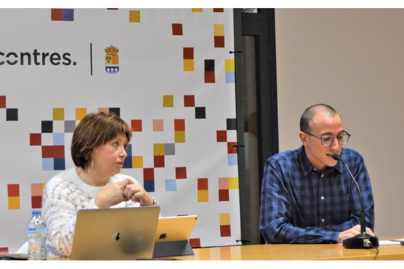 Empar Marco repassa la faceta periodística de Joan Fuster als Encontres a Beniarbeig Empar Marco repassa la faceta periodística de Joan Fuster als Encontres a Beniarbeig