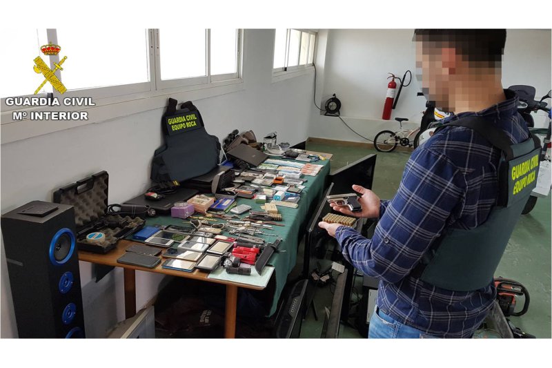 La Guardia Civil  esclarece medio centenar de robos en viviendas en la Marina Alta La Guardia Civil  esclarece medio centenar de robos en viviendas en la Marina Alta