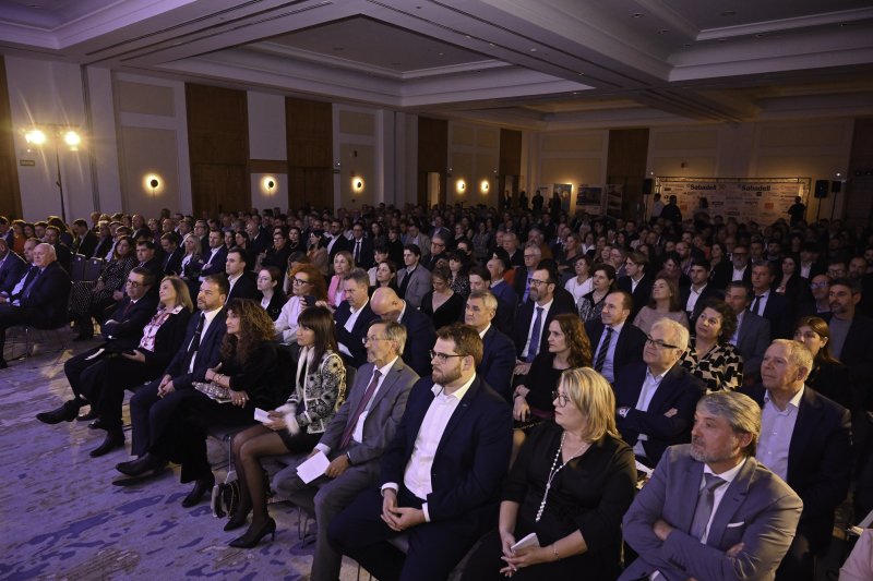 Benito Mestre destaca “la predisposición, comprensión y cercanía” del gobierno valenciano ante las reivindicaciones de los empresarios de  la comarca  Benito Mestre destaca “la predisposición, comprensión y cercanía” del gobierno valenciano ante las reivindicaciones de los empresarios de  la comarca