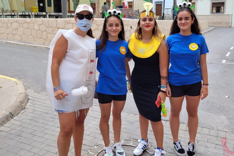 El colorit de les comparses acomiada les festes patronals de Benimeli El colorit de les comparses acomiada les festes patronals de Benimeli