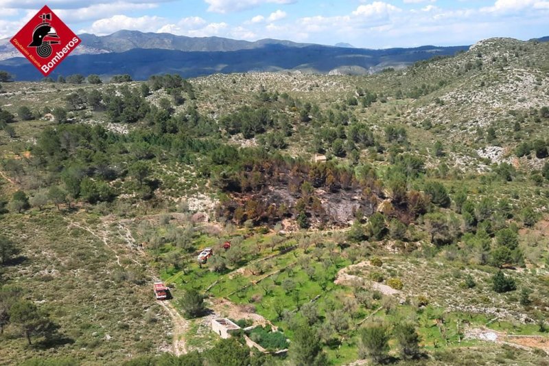 El incendio de la Vall de Gallinera aún no está controlado El incendio de la Vall de Gallinera aún no está controlado