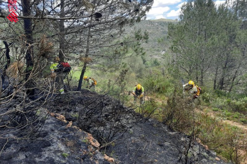 El incendio de la Vall de Gallinera aún no está controlado El incendio de la Vall de Gallinera aún no está controlado