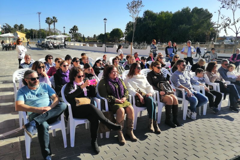 Un mural de Larouch culmina la commemoració del Dia internacional per l’eliminació de les violències contra les dones a Els Poblets Un mural de Larouch culmina la commemoració del Dia internacional per l’eliminació de les violències contra les dones a Els Poblets