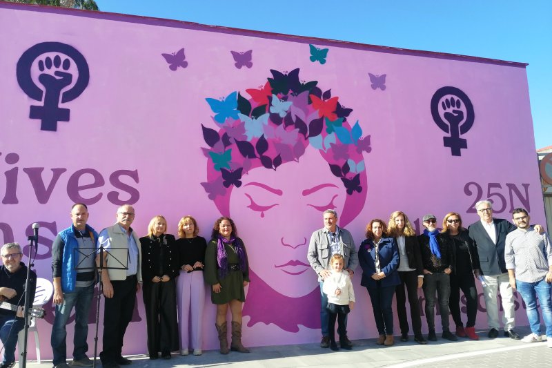 Un mural de Larouch culmina la commemoració del Dia internacional per l’eliminació de les violències contra les dones a Els Poblets Un mural de Larouch culmina la commemoració del Dia internacional per l’eliminació de les violències contra les dones a Els Poblets