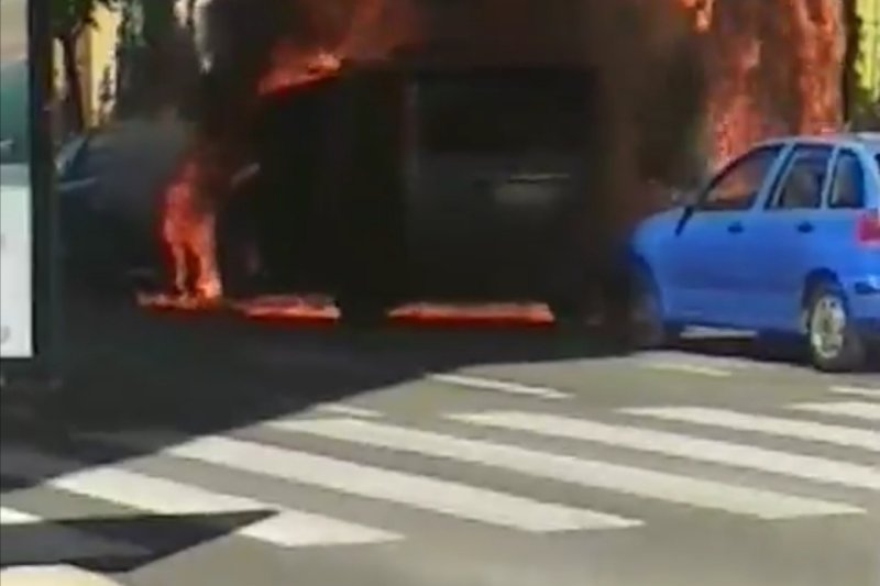 Incendio de un vehículo en Dénia  Incendio de un vehículo en Dénia