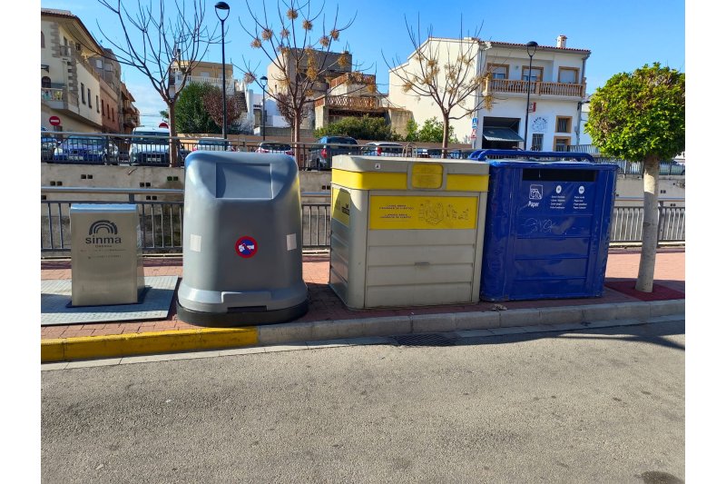 SINMA Ondara inicia la substitució dels contenidors oberts per uns nous models amb tancament SINMA Ondara inicia la substitució dels contenidors oberts per uns nous models amb tancament