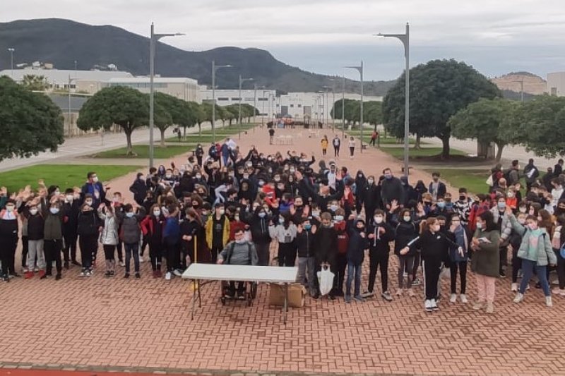 Más de doscientos escolares participan de una jornada de deporte sin barreras en Pego Más de doscientos escolares participan de una jornada de deporte sin barreras en Pego