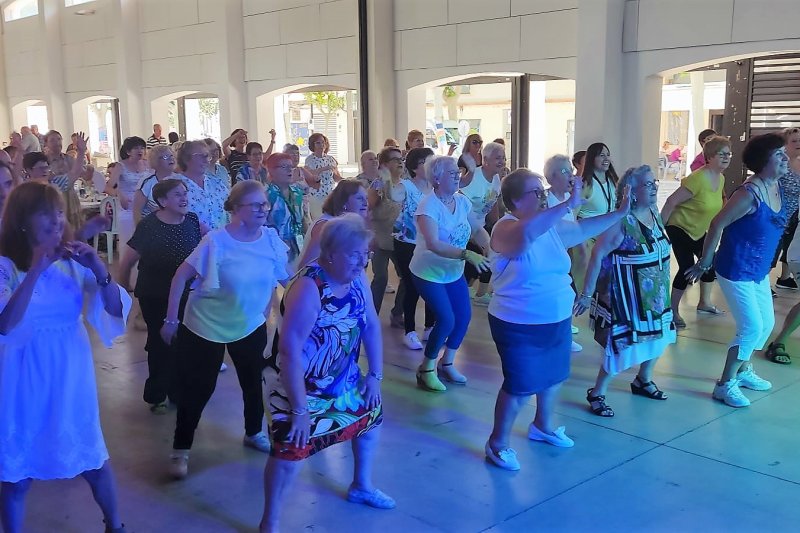 Visita turística, monólogo, baile, almuerzo de hermandad, zumba y festival de bandas amenizan el Encontre de la Gent Gran del Baix Girona 2022 Visita turística, monólogo, baile, almuerzo de hermandad, zumba y festival de bandas amenizan el Encontre de la Gent Gran del Baix Girona 2022