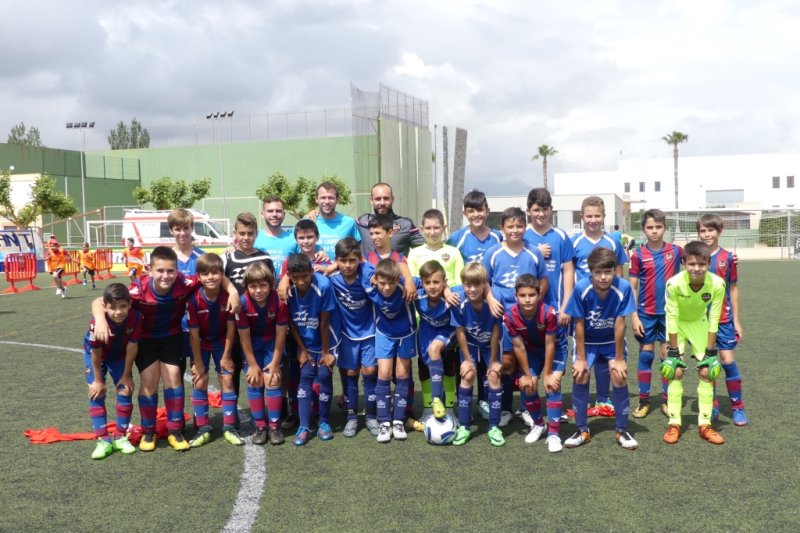 Pedreguer, en aleví, i Llevant, en benjamí, s’enporten el segon Torneig José Luis Gayà Pedreguer, en aleví, i Llevant, en benjamí, s’enporten el segon Torneig José Luis Gayà