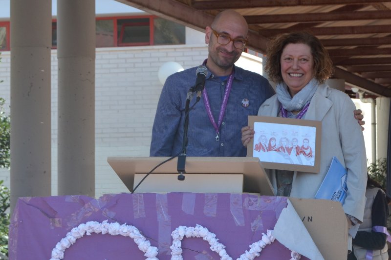 Fer visible l’invisible/  Pepa Ribes i Jimmy Higueras donen nom a dos pavellons de l’IES Maria Ibars  Fer visible l’invisible/  Pepa Ribes i Jimmy Higueras donen nom a dos pavellons de l’IES Maria Ibars