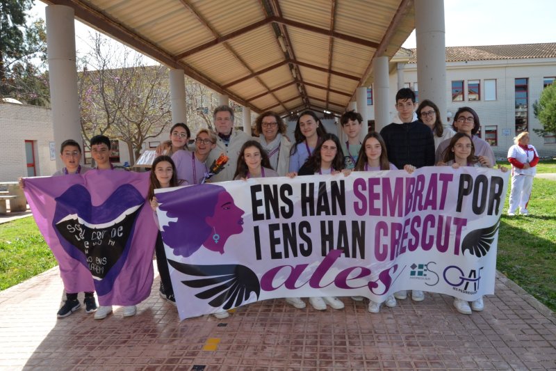 Fer visible l’invisible/  Pepa Ribes i Jimmy Higueras donen nom a dos pavellons de l’IES Maria Ibars  Fer visible l’invisible/  Pepa Ribes i Jimmy Higueras donen nom a dos pavellons de l’IES Maria Ibars