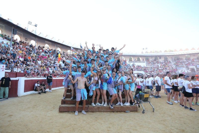 “Els descol·locats 2024” agafen el protagonisme en l’entrada de quintades del Dia de Sant Jaume a la plaça de bous  d'Ondara “Els descol·locats 2024” agafen el protagonisme en l’entrada de quintades del Dia de Sant Jaume a la plaça de bous  d'Ondara