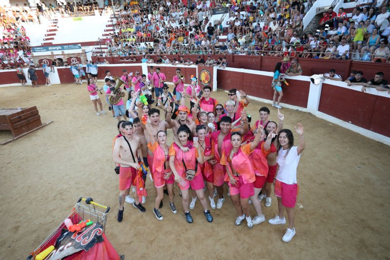 “Els descol·locats 2024” agafen el protagonisme en l’entrada de quintades del Dia de Sant Jaume a la plaça de bous  d'Ondara “Els descol·locats 2024” agafen el protagonisme en l’entrada de quintades del Dia de Sant Jaume a la plaça de bous  d'Ondara