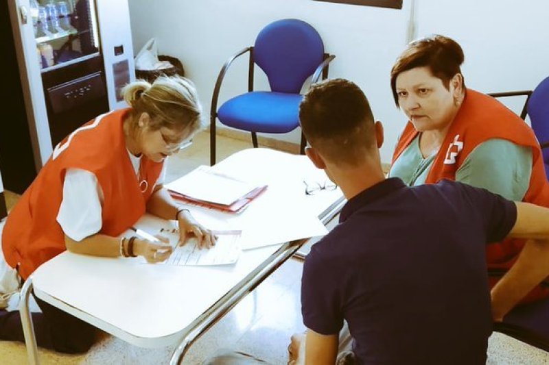Tres pateras llegan a las costas de la Marina Alta  Tres pateras llegan a las costas de la Marina Alta