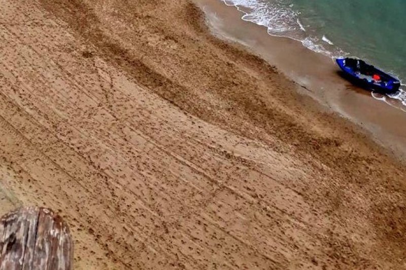 Tres pateras llegan a las costas de la Marina Alta  Tres pateras llegan a las costas de la Marina Alta