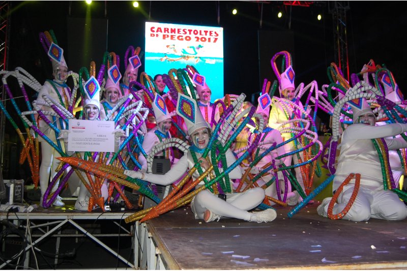 Draconians i Pop Corn són guardonats com a premis a les millors disfresses del carnestoltes pegolí Draconians i Pop Corn són guardonats com a premis a les millors disfresses del carnestoltes pegolí