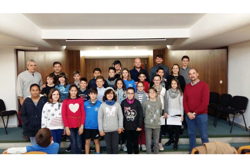 Trece niños de Primaria y ESO forman el Consell d’Infància i Adolescència de Teulada Trece niños de Primaria y ESO forman el Consell d’Infància i Adolescència de Teulada