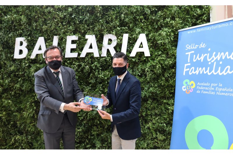 Baleària recibe el Sello Turismo Familiar, que avala los servicios que ofrece a estos clientes Baleària recibe el Sello Turismo Familiar, que avala los servicios que ofrece a estos clientes