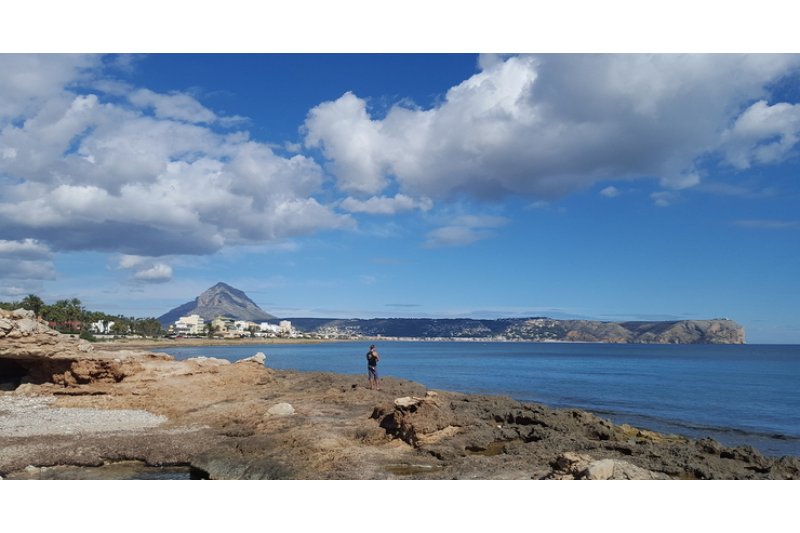 Rescate de una mujer de 84 años en una playa de Xàbia  Rescate de una mujer de 84 años en una playa de Xàbia