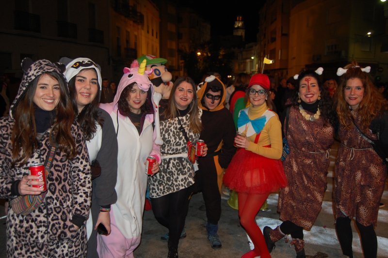 La colla de Maite Alborch torna a imposar-se en el concurs de disfresses del carnestoltes pegolí amb Llunes de Júpiter La colla de Maite Alborch torna a imposar-se en el concurs de disfresses del carnestoltes pegolí amb Llunes de Júpiter