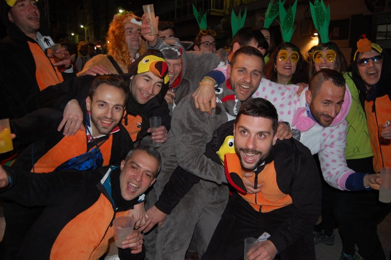 La colla de Maite Alborch torna a imposar-se en el concurs de disfresses del carnestoltes pegolí amb Llunes de Júpiter La colla de Maite Alborch torna a imposar-se en el concurs de disfresses del carnestoltes pegolí amb Llunes de Júpiter