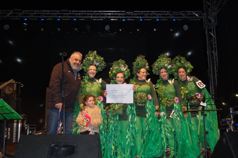 La colla de Maite Alborch torna a imposar-se en el concurs de disfresses del carnestoltes pegolí amb Llunes de Júpiter La colla de Maite Alborch torna a imposar-se en el concurs de disfresses del carnestoltes pegolí amb Llunes de Júpiter